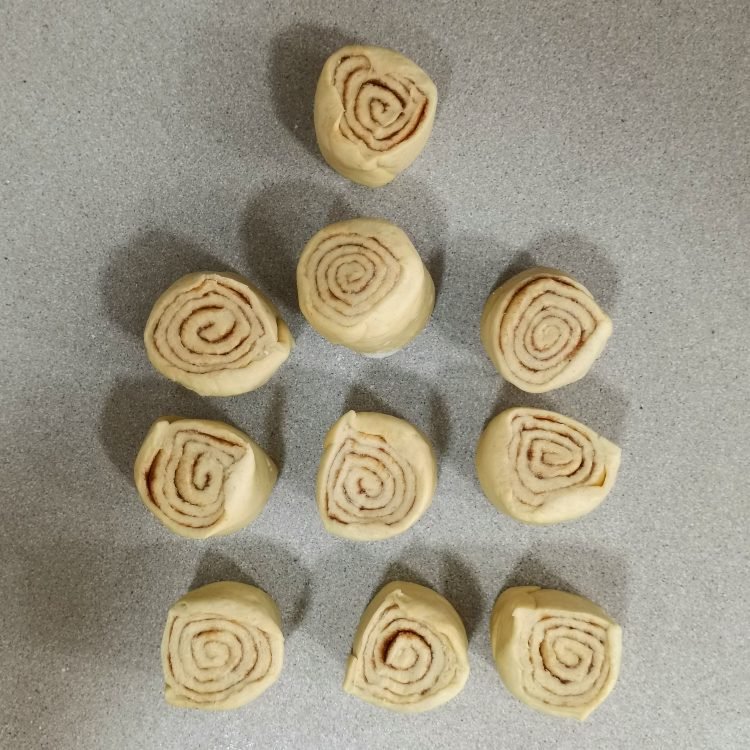 Cinnamon rolls dividir en porciones