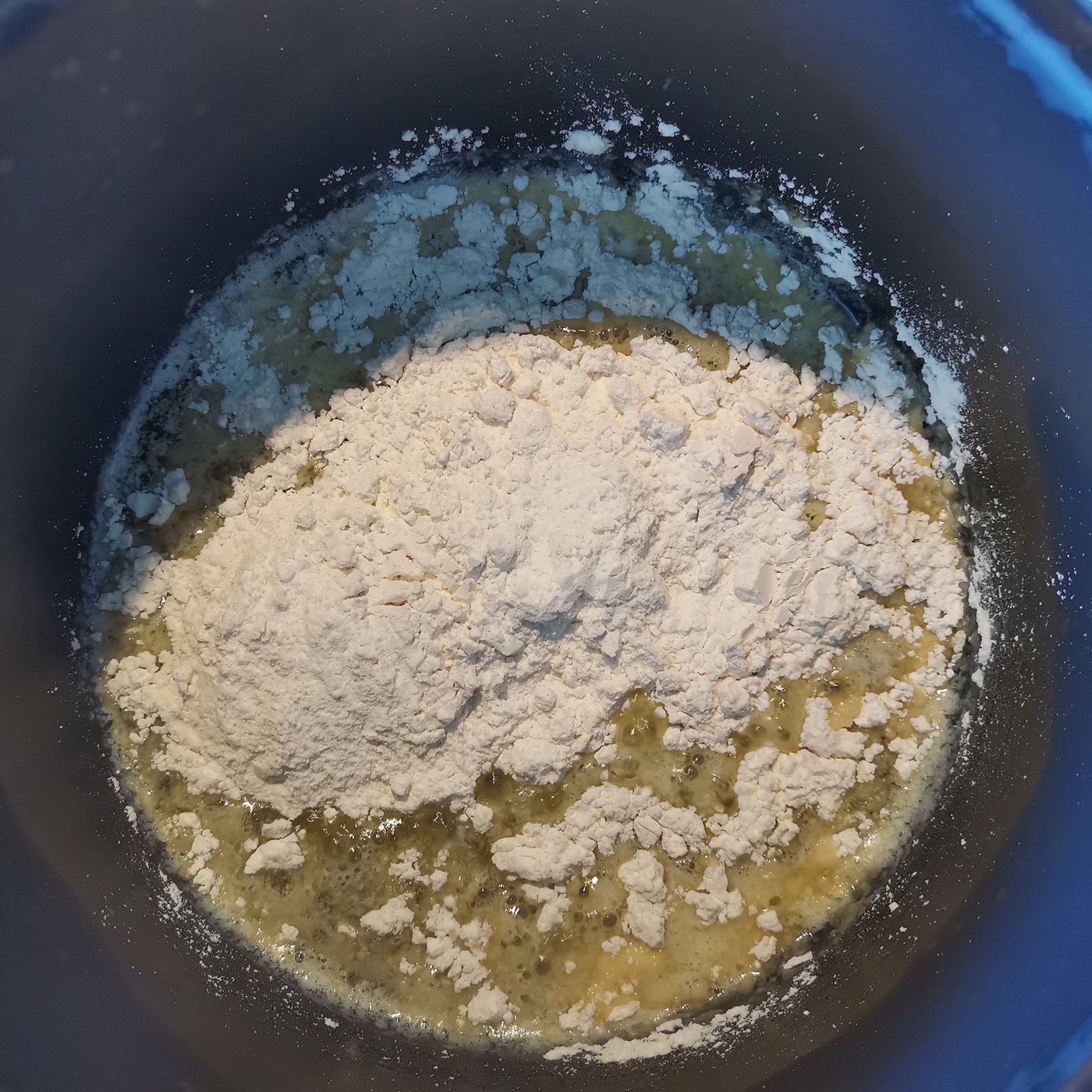 Lasaña boloñesa con calabacín y champiñones mantequilla y harina para bechamel