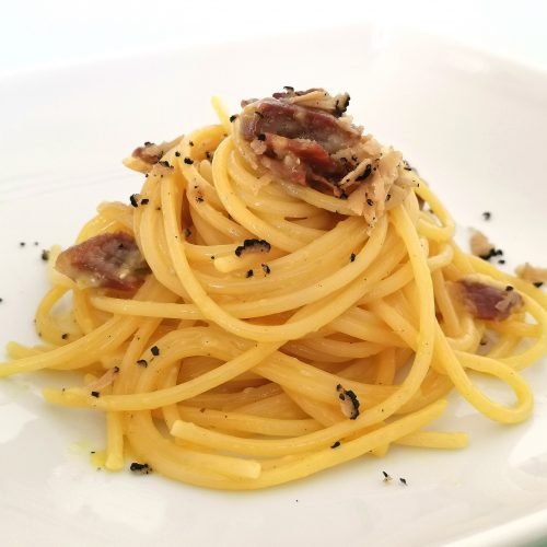 Espaguetis carbonara ibérica con trufa