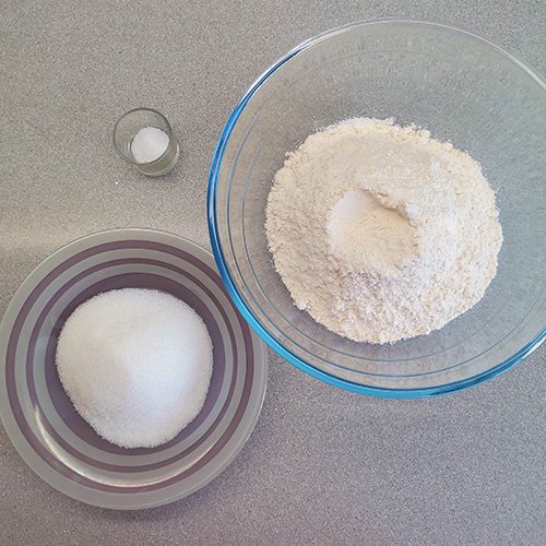 Roscón de reyes - Mezclar harina, azúcar y sal