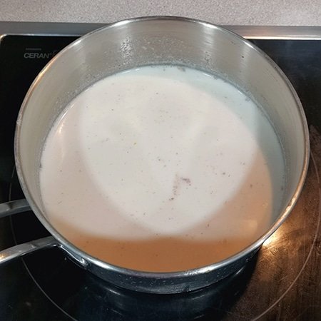 Receta de torrijas tradicionales caseras - Infusionando la leche de las torrijas